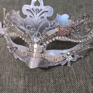 Silver Mardi Gras Mask Women's